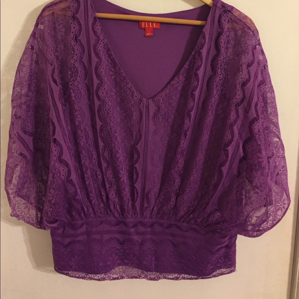 Lovely lace flowing top by Elle
